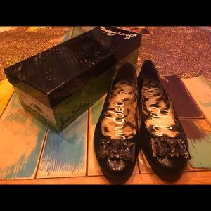 Vince Camuto New in box black flats size 8